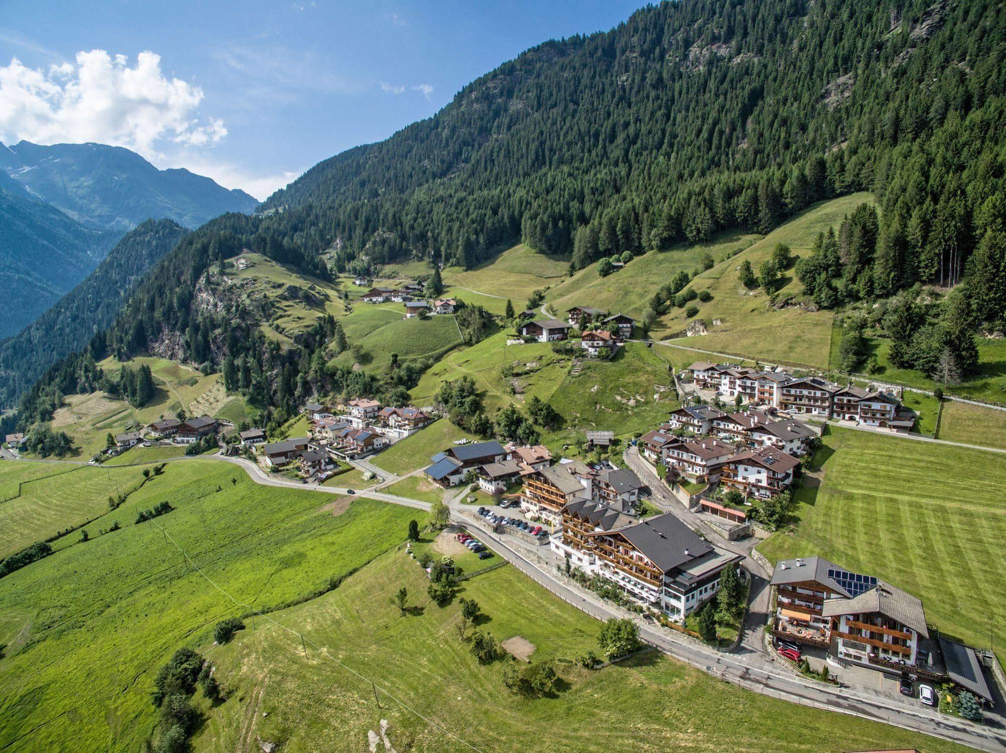 Hotel Alpenland Moso in Passiria Exterior foto